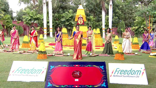 Pellichoopulu Full Episode Watch Pellichoopulu Tv Show Online On Hotstar Us Pelli choopulu telugu full movie online hd, the story is about prasanth (vijay devarakonda) a reluctant graduate who is fed up with his father who keeps pushing him into things he doesn't like. watch pellichoopulu tv show online