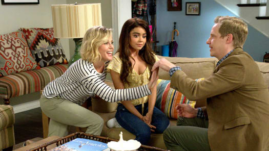 Watch Modern Family Season 10 Full Episodes On Disney Hotstar
