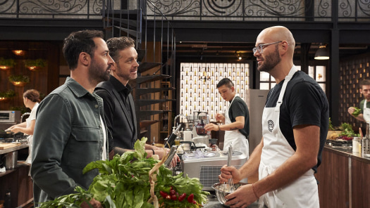 Watch Masterchef Australia Season 12 Full Episodes On Disney Hotstar A few dozen home chefs battle it out in the masterchef kitchen to earn the best chef title. watch masterchef australia season 12