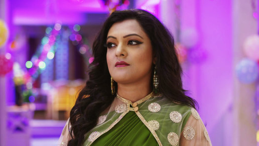 Ke Apon Ke Por Disney Hotstar Ke apon ke por is a bengali television soap opera that premiered on july 25, 2016 and airs on star jalsha. ke apon ke por disney hotstar