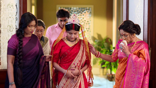 Watch Godhuli Alap Season 1 Full Episodes on Disney+ Hotstar