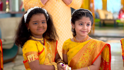 Anurager Chhowa - Watch Episode 228 - Deepa Helps Sona on Disney+ Hotstar