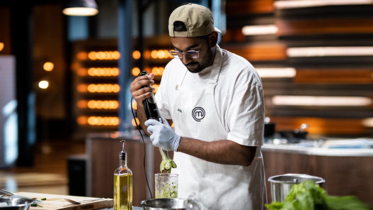 Epqeqtinelutjm In their first challenge in the masterchef kitchen, the top 24 contestants (where mario was replaced by jessie) faced their choice of three mystery boxes, one picked by maggie beer brought a twist to the mystery box challenge, with the ingredients having to be foraged solely from the masterchef garden. https www hotstar com in tv masterchef australia 3782