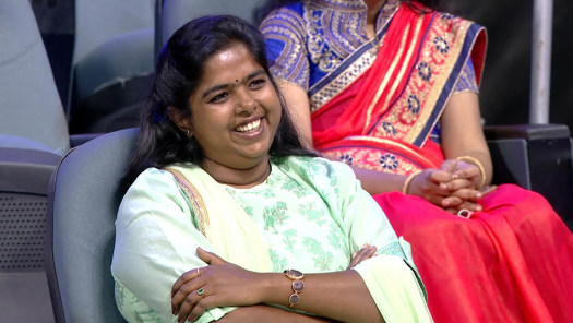 Lufn6xzkwaee6m Twisted house roles host gopinath conducts a debate on the rising trend of house husbands and working wives. https www hotstar com in tv neeya naana 1584