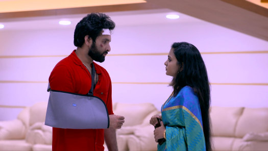 Watch Kudumbavilakku All Latest Episodes Online On Disney Hotstar Vayanakarkallathey njan ആർക്കു വേണ്ടിയാണ് എഴുതേണ്ടത്, നിങ. hotstar
