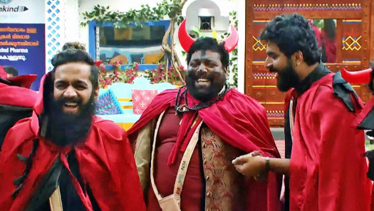 Bigg Boss Malayalam Season 3 Latest Episodes Promos Live Online On Disney Hotstar Above is the bigg boss vote poll for bigg boss season 14 (hindi). bigg boss malayalam season 3 latest