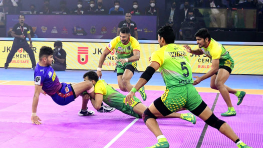 Pro Kabaddi 2019 HIGHLIGHTS, Dabang Delhi vs Patna Pirates in New Delhi:  Delhi Beats Patna 38-35 - News18