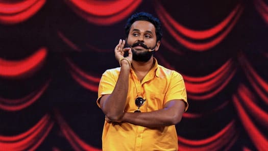 The Great Indian Laughter Challenge Full Episode Watch The Great Indian Laughter Challenge Tv Show Online On Hotstar Us Showens femte saesong startade premiaer den 30 september 2017 pa star plus och bedoemdes av akshay kumar. the great indian laughter challenge