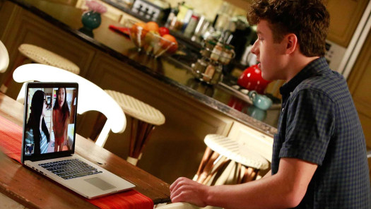 Stream Modern Family Season 7