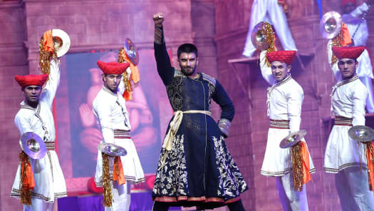 Star Screen Awards Full Episode Watch Star Screen Awards Tv Show Online On Hotstar Ca Watch star screen awards main event (2019) hindi award show from player 2. star screen awards full episode watch