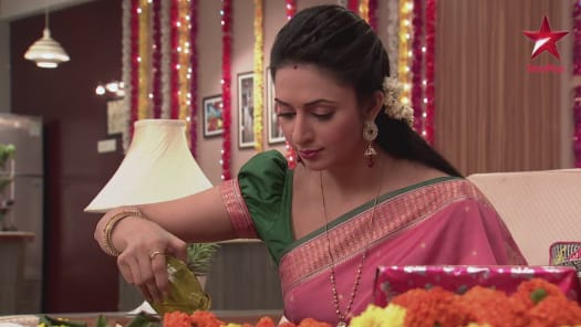 Watch Yeh Hai Mohabbatein Season 10 Full Episodes on Hotstar