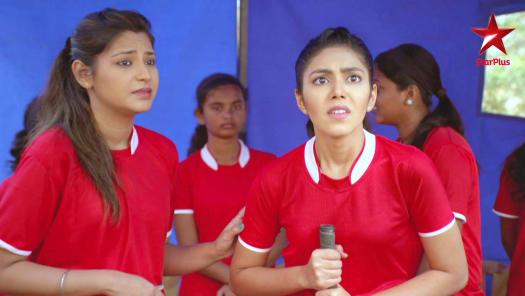 Watch Yeh Rishta Kya Kehlata Hai Season 52 Full Episodes On Disney Hotstar The singhanias visit the goenka house with naira's marriage proposal. yeh rishta kya kehlata hai season 52