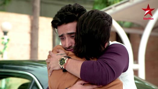 Watch Yeh Hai Mohabbatein Season 18 Full Episodes On Disney Hotstar Serial ini sendiri pernah ditayangkan oleh stasiun tv rcti di penghujung tahun. hotstar