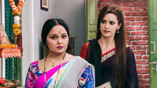 Watch Mere Angne Mein Season 15 Full Episodes on Disney Hotstar