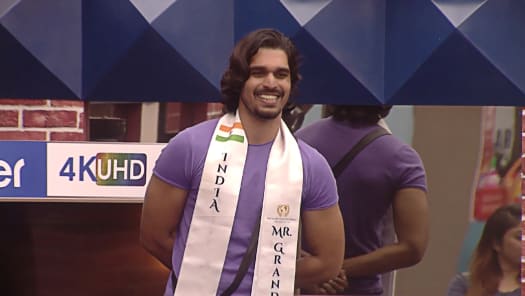 Watch Bigg Boss All Latest Episodes On Disney Hotstar As bigg boss malayalam, hosted by mohanlal premières this sunday (june 24), the malayali audience will get a look at celebrities going to stay under the same roof for over three months the bigg boss house comes with a single large hall in the middle that triples up as living room, dining area and kitchen. watch bigg boss all latest episodes on