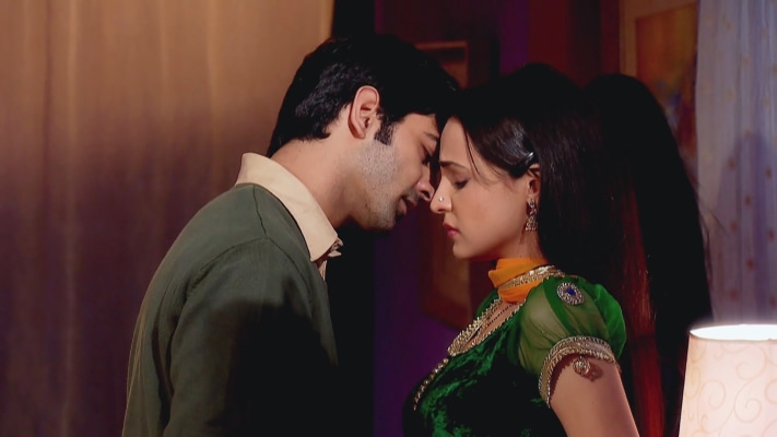 E93 - Arnav, Khushi Get Romantic - Disney+ Hotstar