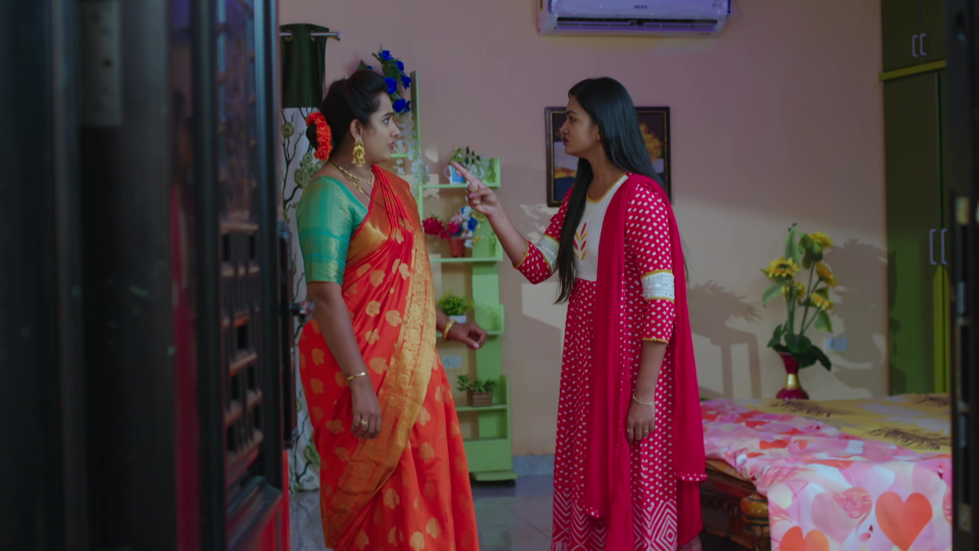 Watch Intiki Deepam Illalu S1 Episode 631 on JioHotstar
