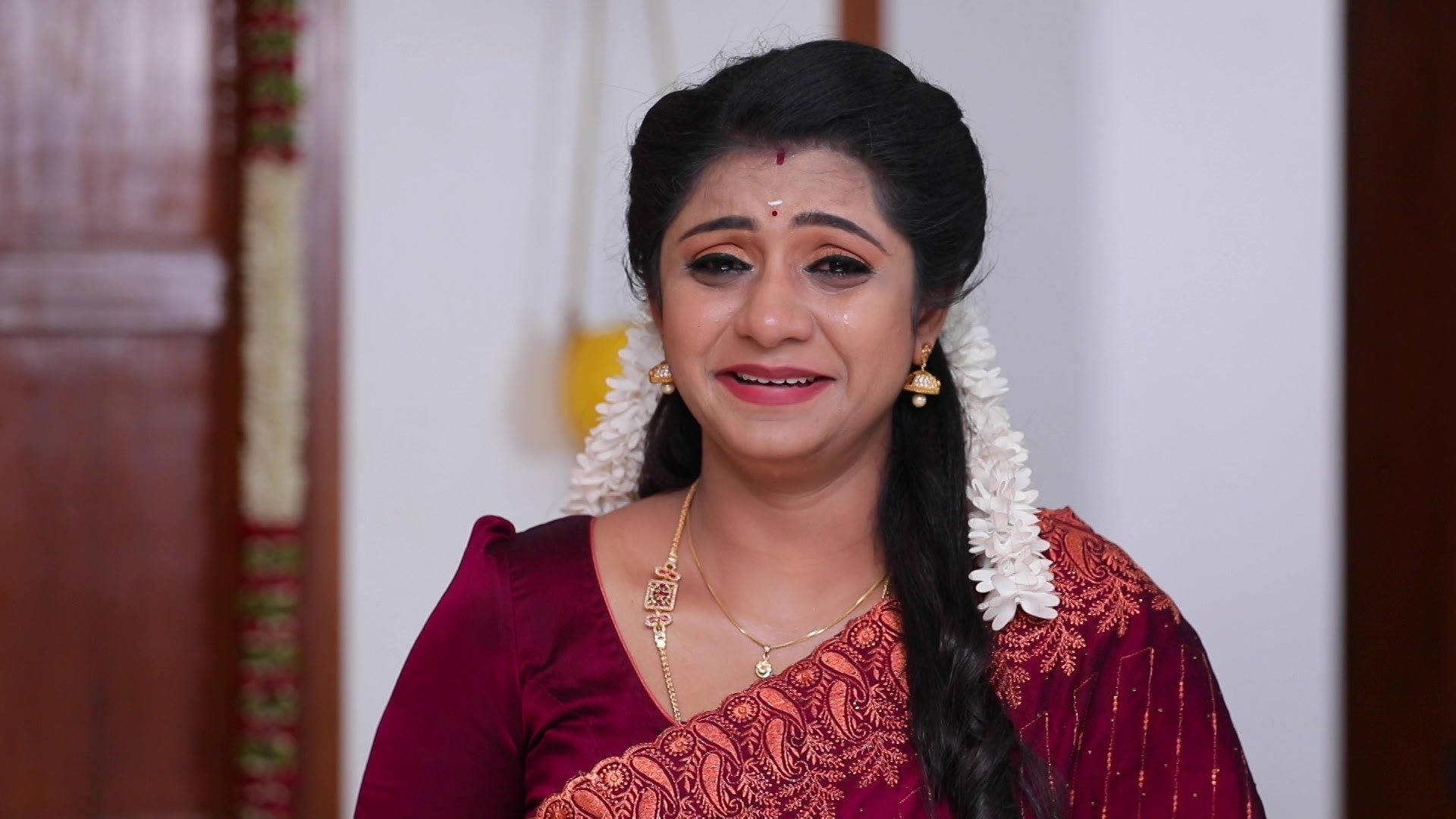 Watch Nee Naan Kaadhal Episode 162 On Disney+ Hotstar