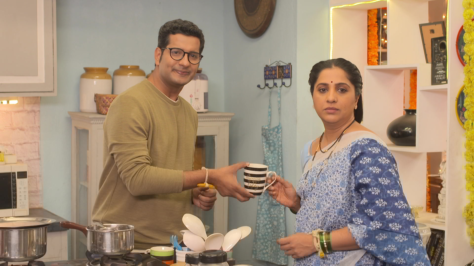 Watch Aai Kuthe Kaay Karte S1 Episode 947 on JioHotstar