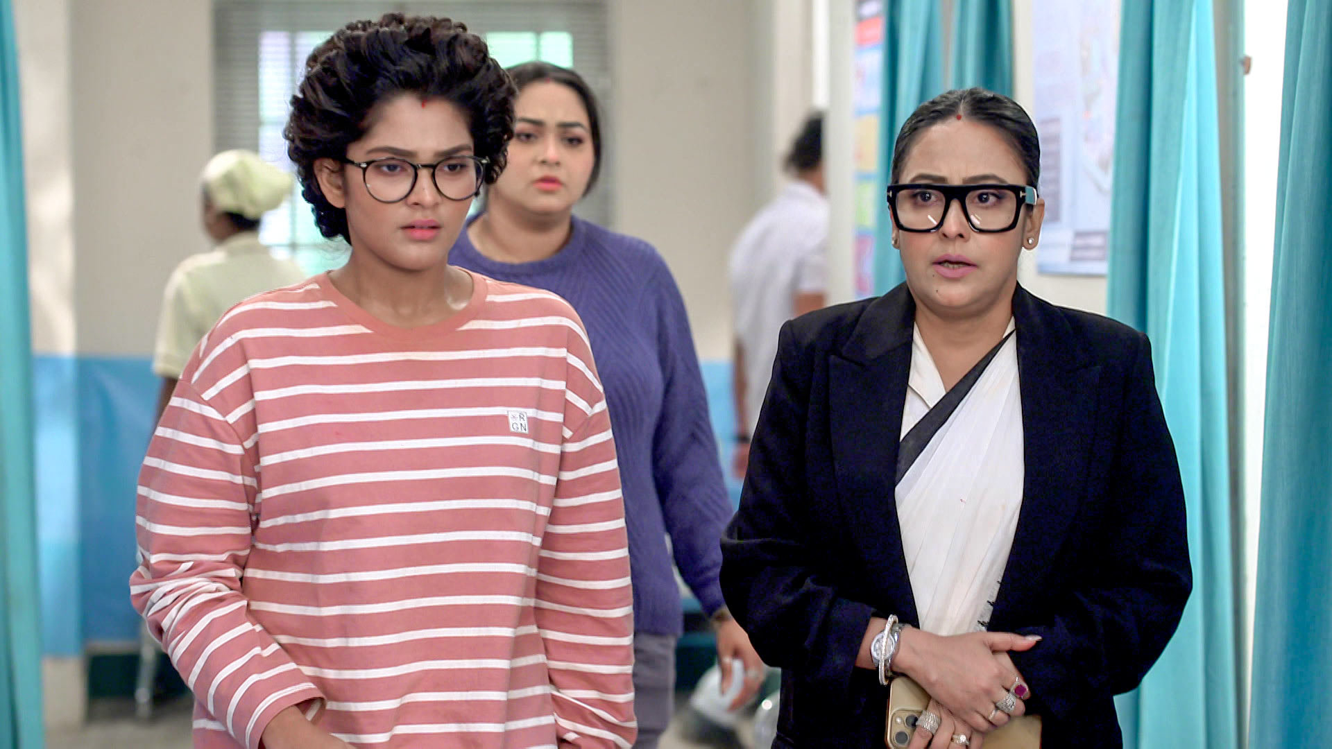 Watch Compass S1 Episode 124 on JioHotstar