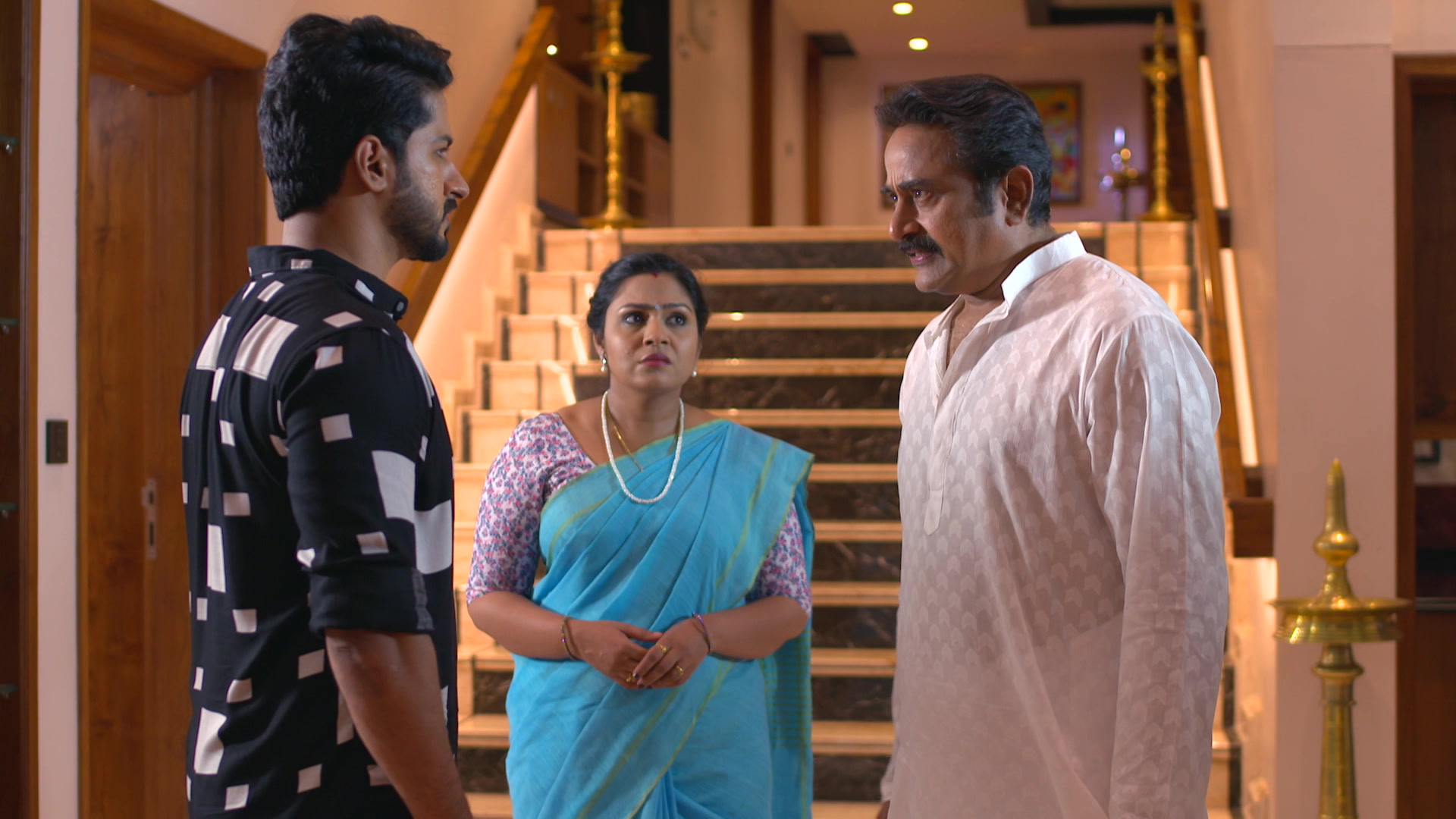 Vinayachandran Confronts Akash