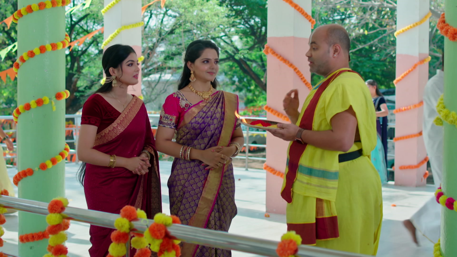 Stream Hasini's Promise to Sadhana Season 1 Episode 811 – Hasini's ...