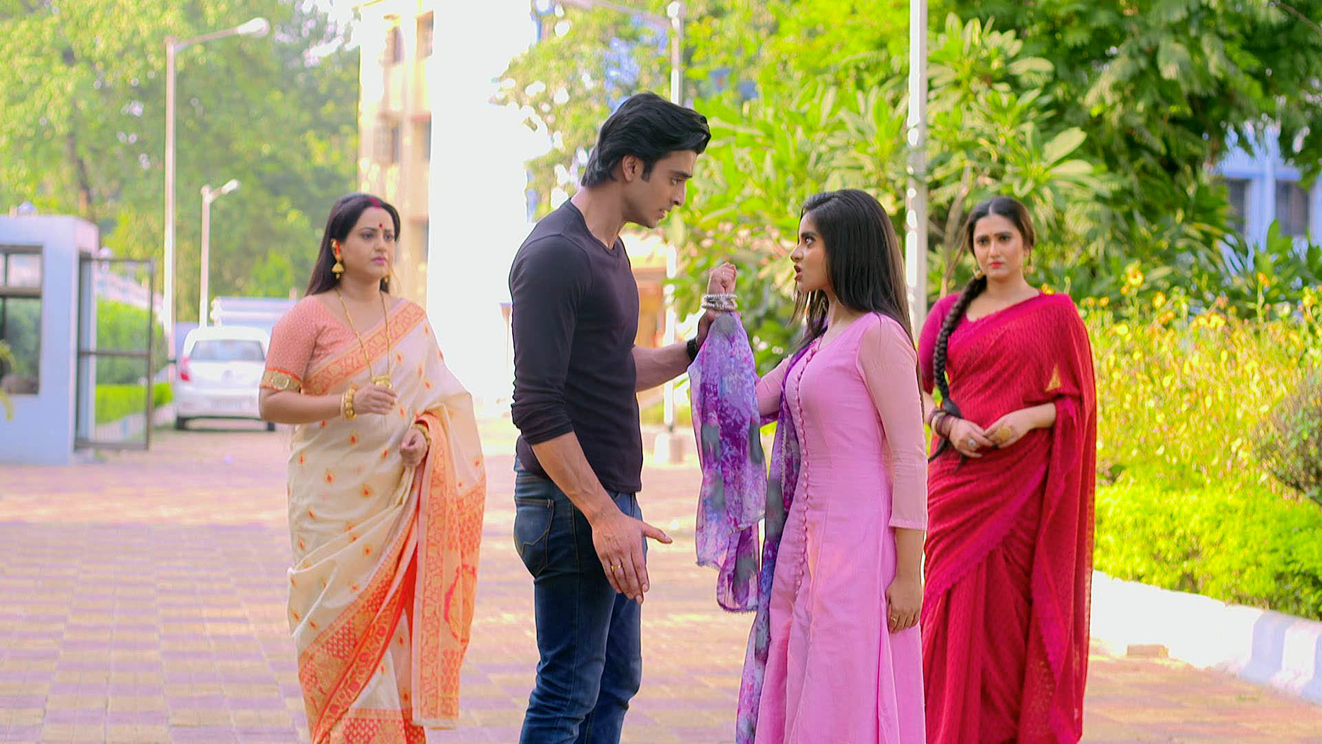 Ishani Scolds Ayush