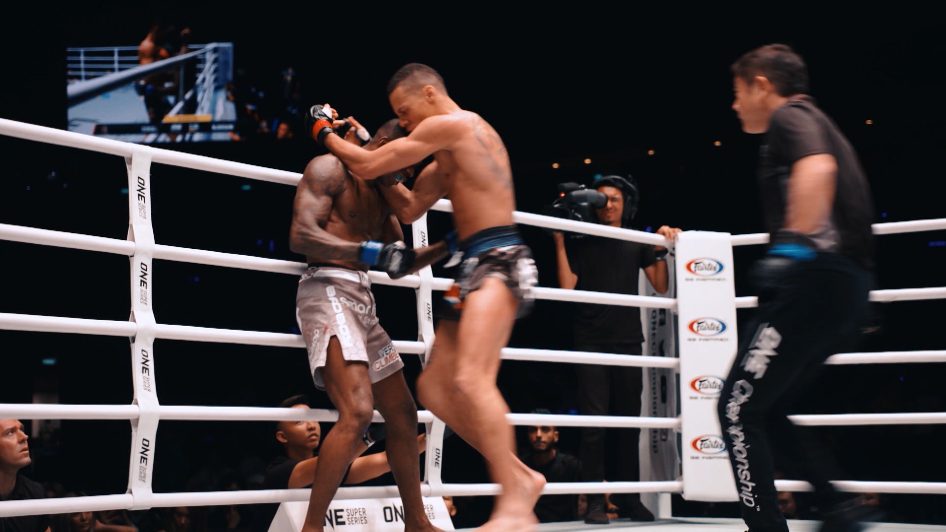 Watch one enter the dragon online