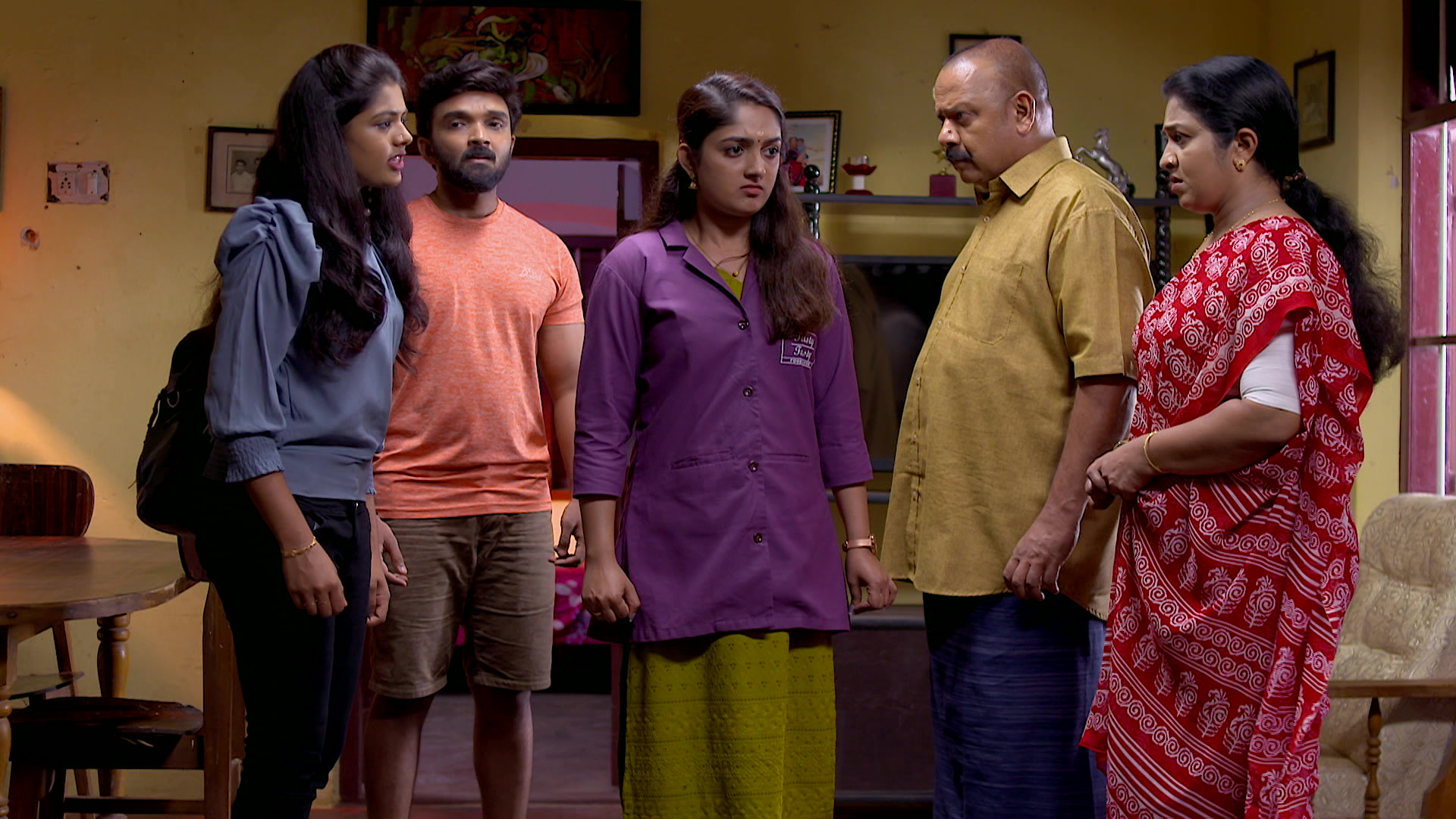 Watch Geethu Pleads with Priya Online