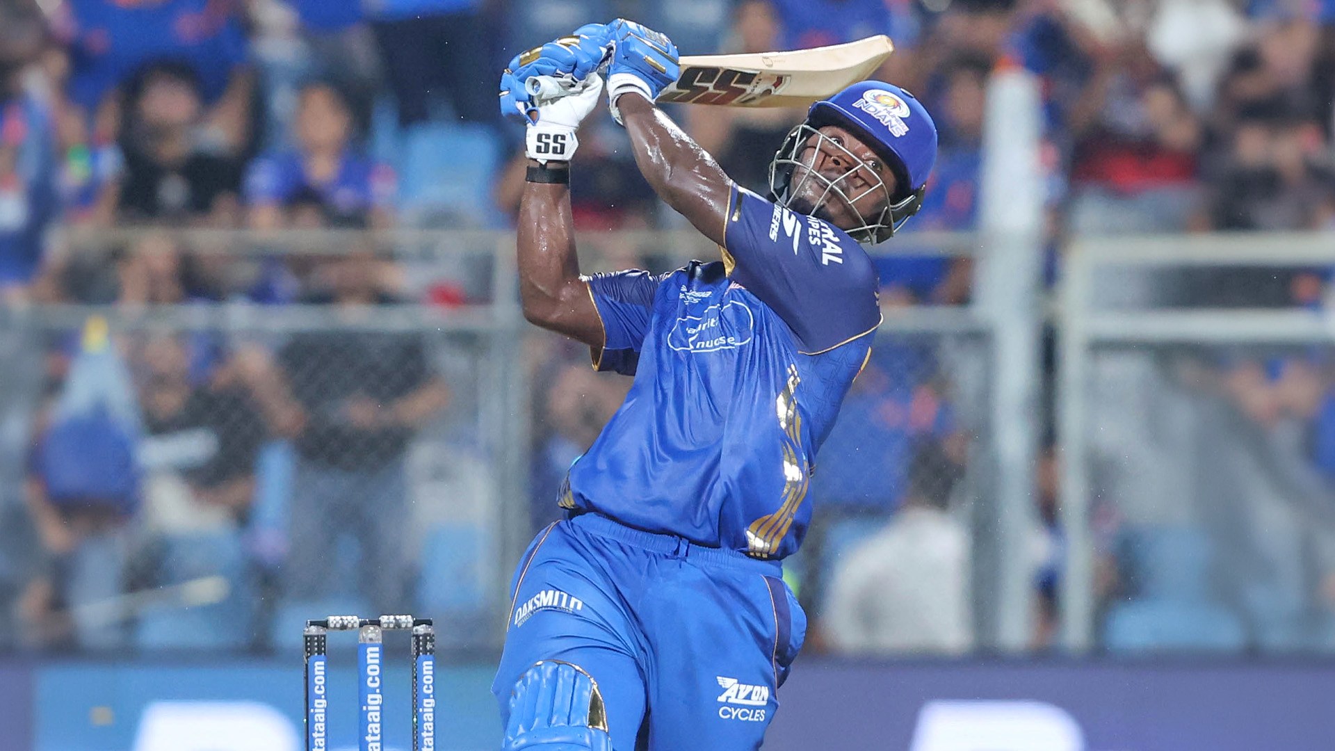 Rutherford Slams 9 Sixes vs RCB