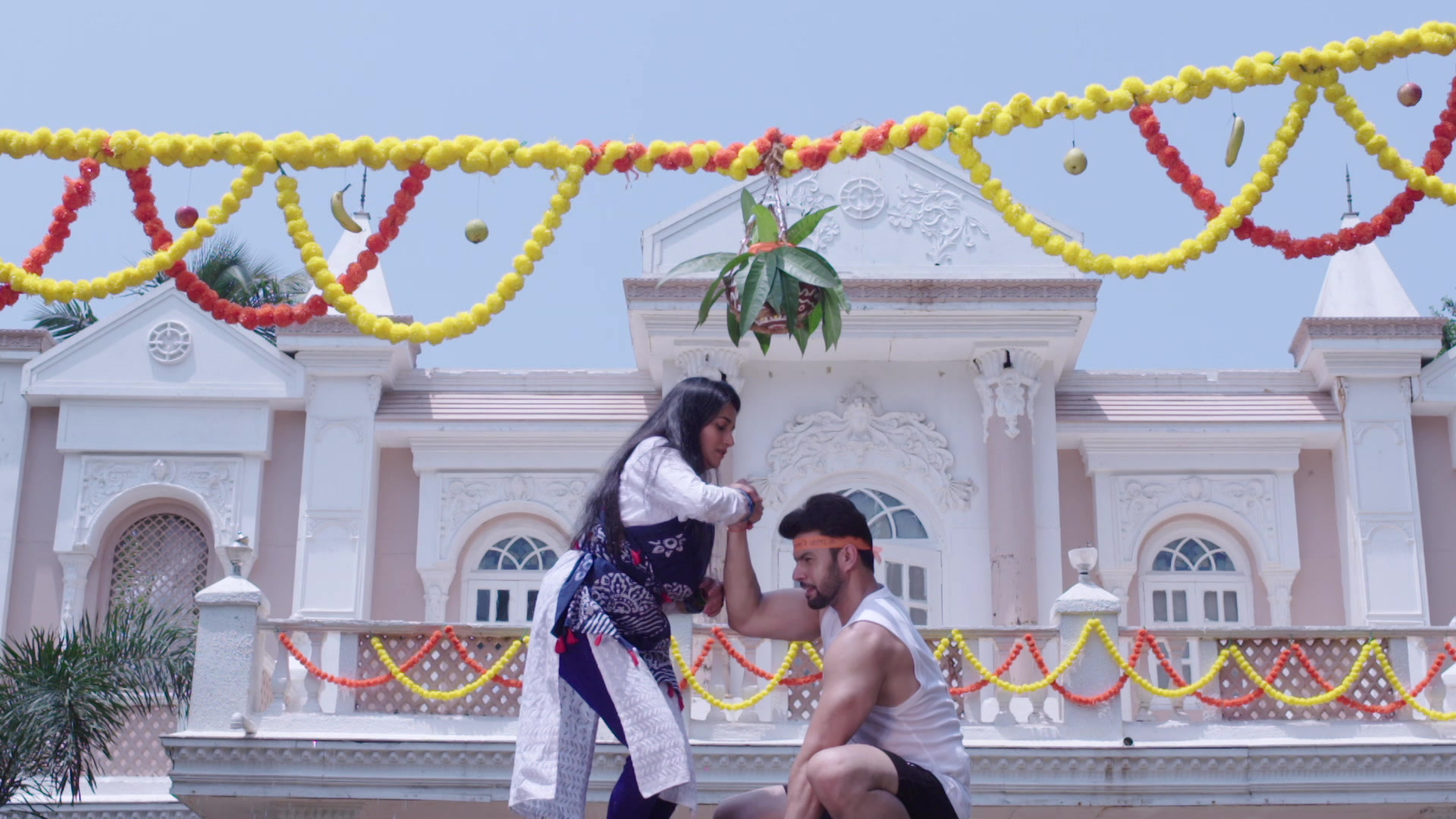 Sayali Breaks Dahi-Handi