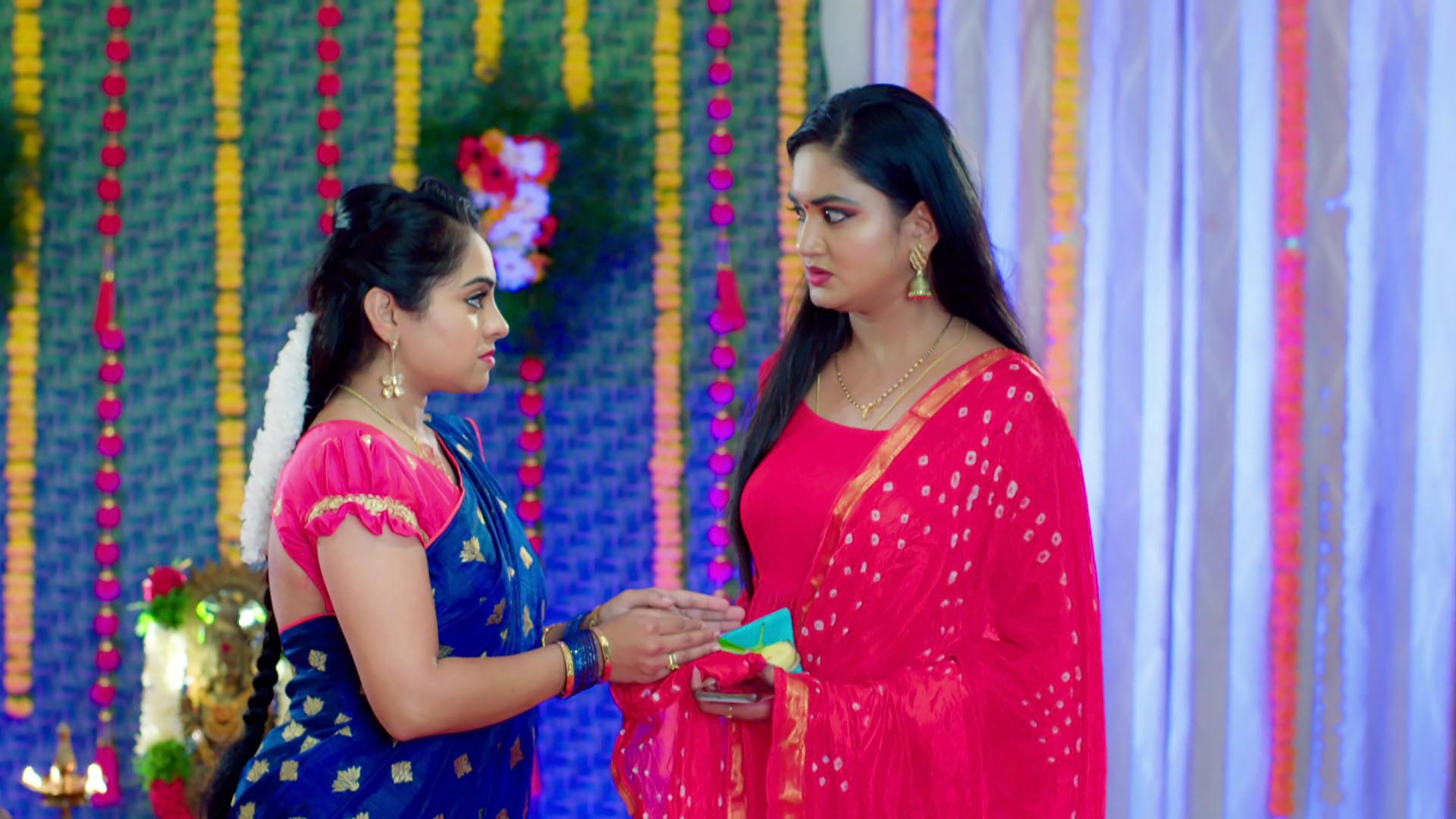 Watch Intiki Deepam Illalu S1 Episode 129 on JioHotstar