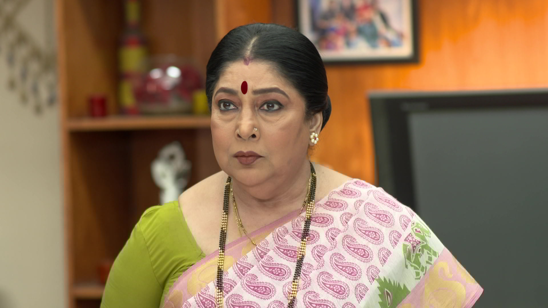 Watch Aai Kuthe Kaay Karte S1 Episode 1196 on JioHotstar