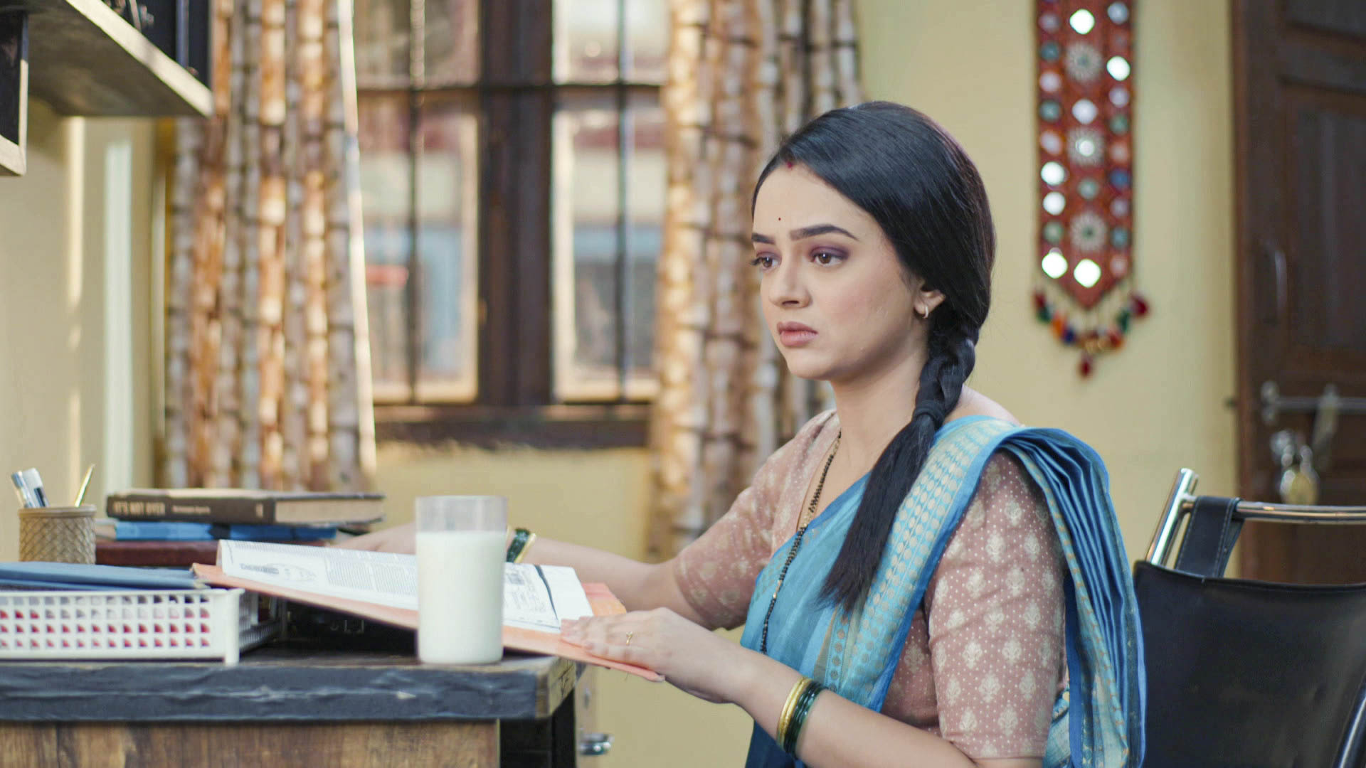 Watch Aboli S1 Episode 1180 on JioHotstar