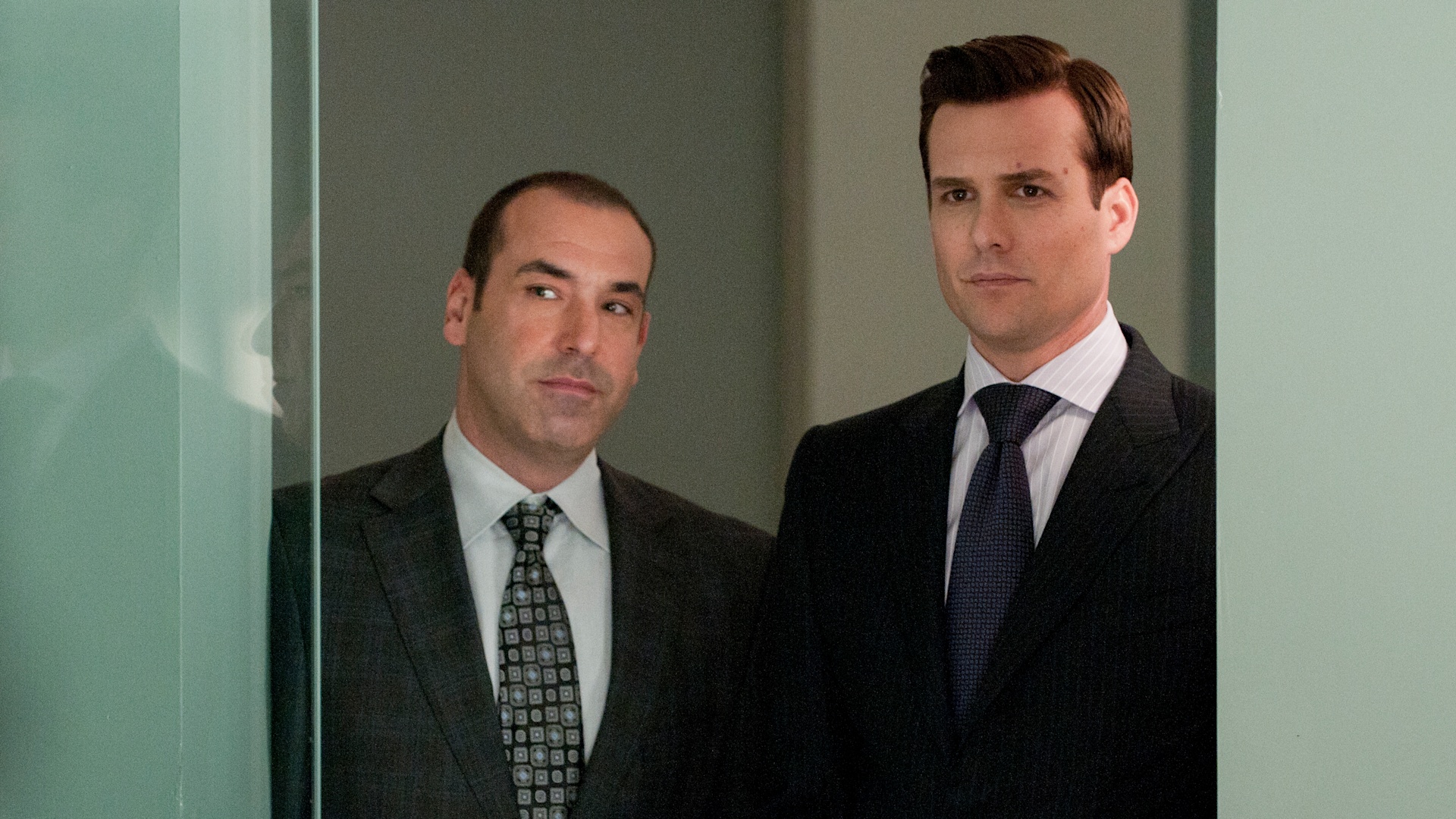 Watch Suits S1 Episode 7 on Disney+