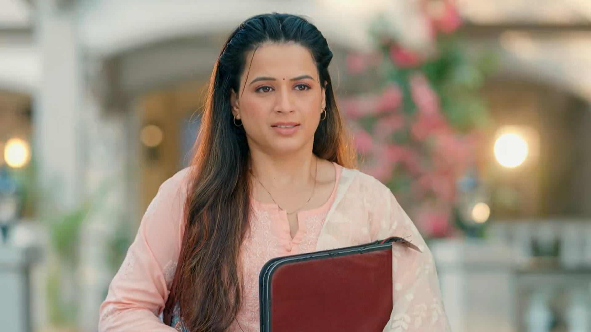 Watch Pathrakhin S1 Episode 3 on JioHotstar
