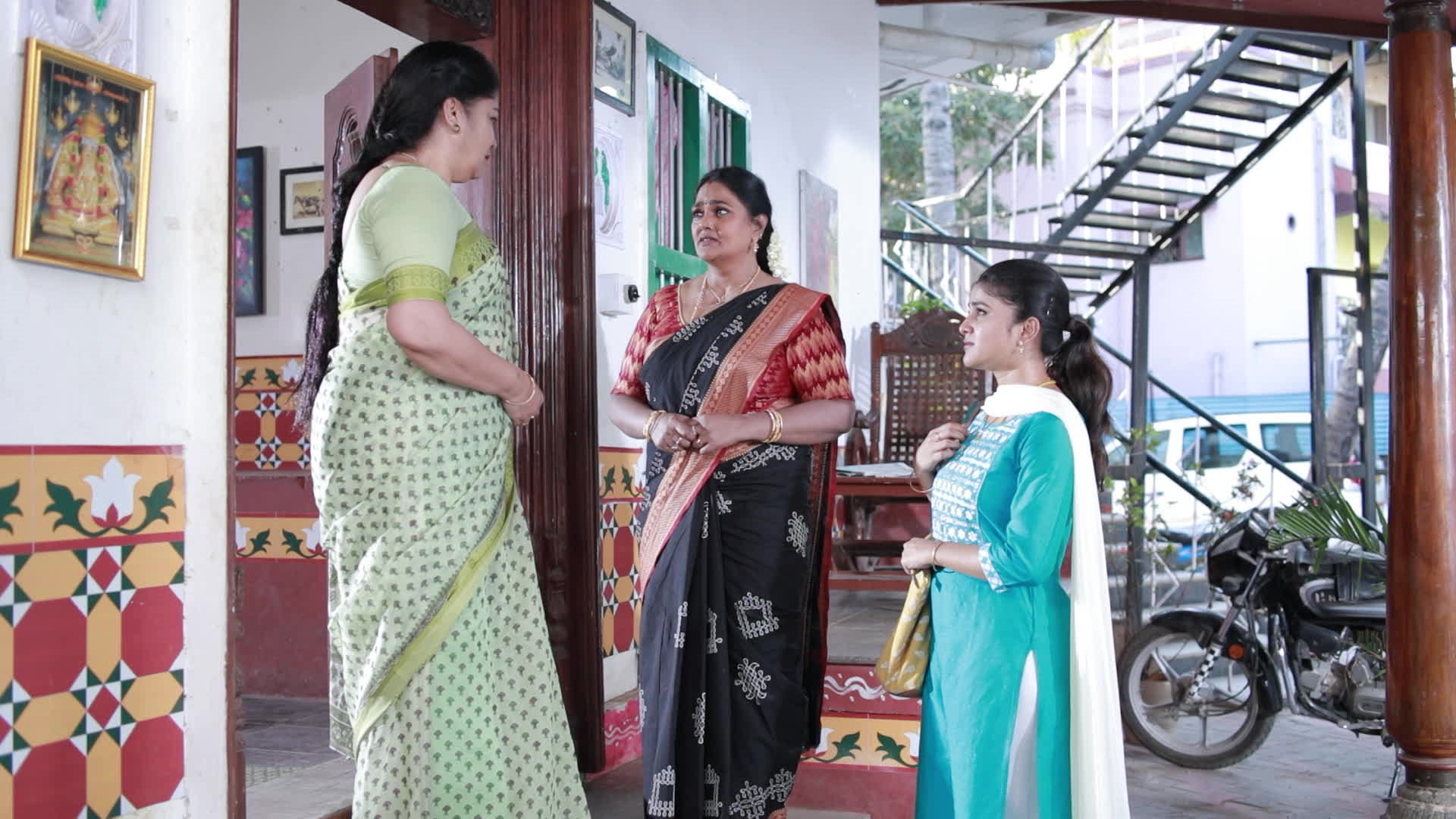 Gomathi Meets Meena's Parents