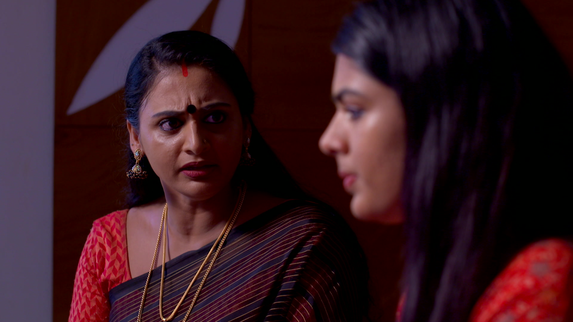 Vinodhini Overhears Priya