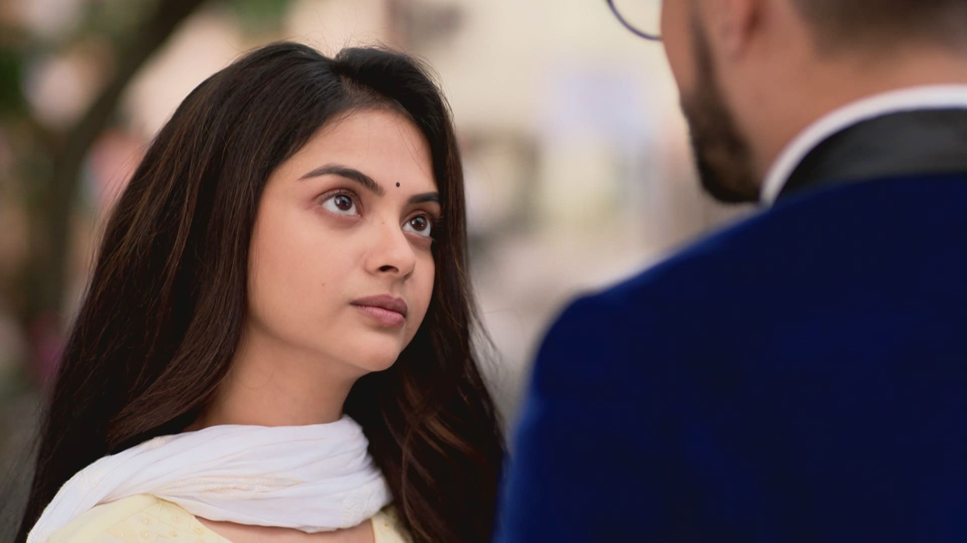 Watch Gaatchora S1 Episode 2 on JioHotstar