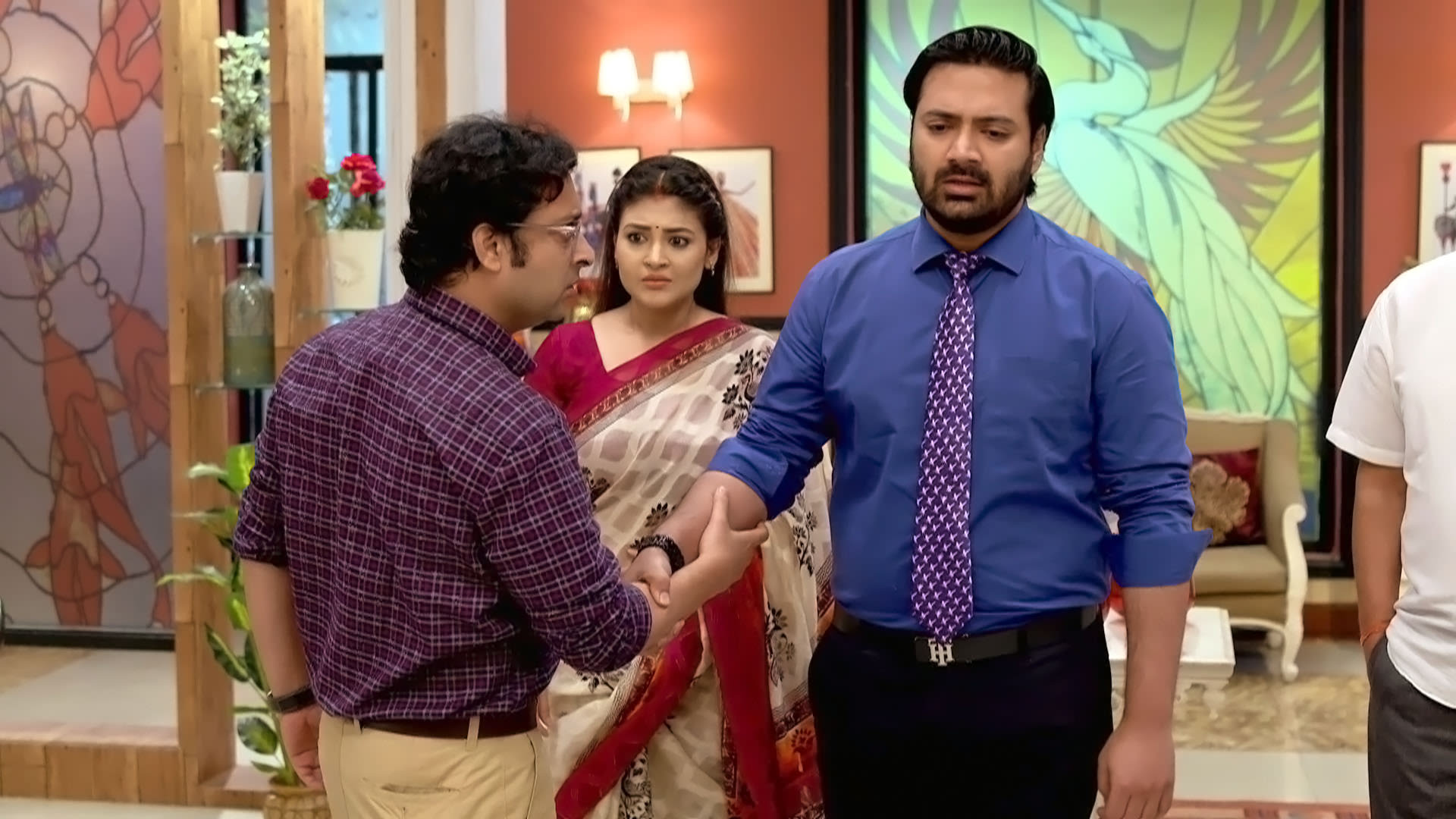 Watch Mohor S1 Episode 253 on JioHotstar