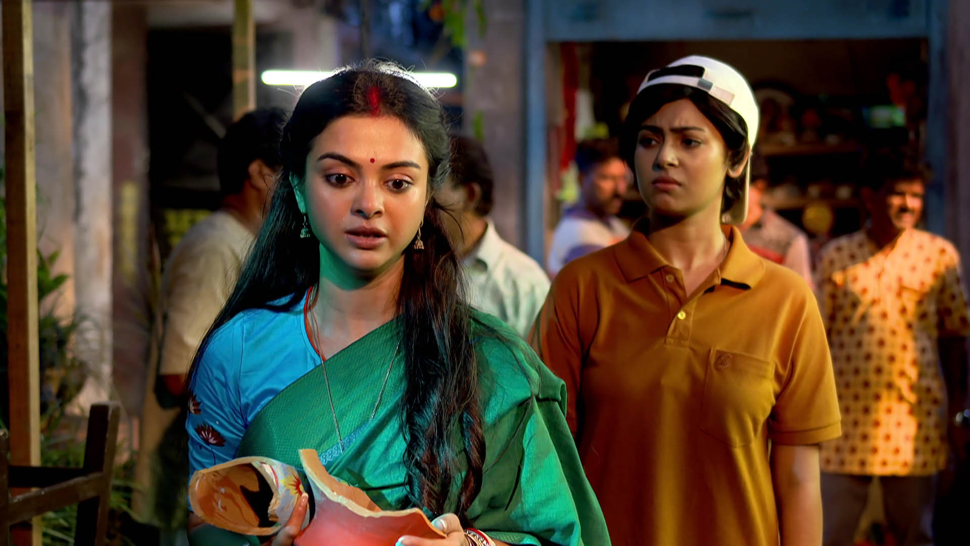 Watch Gaatchora S1 Episode 130 on JioHotstar