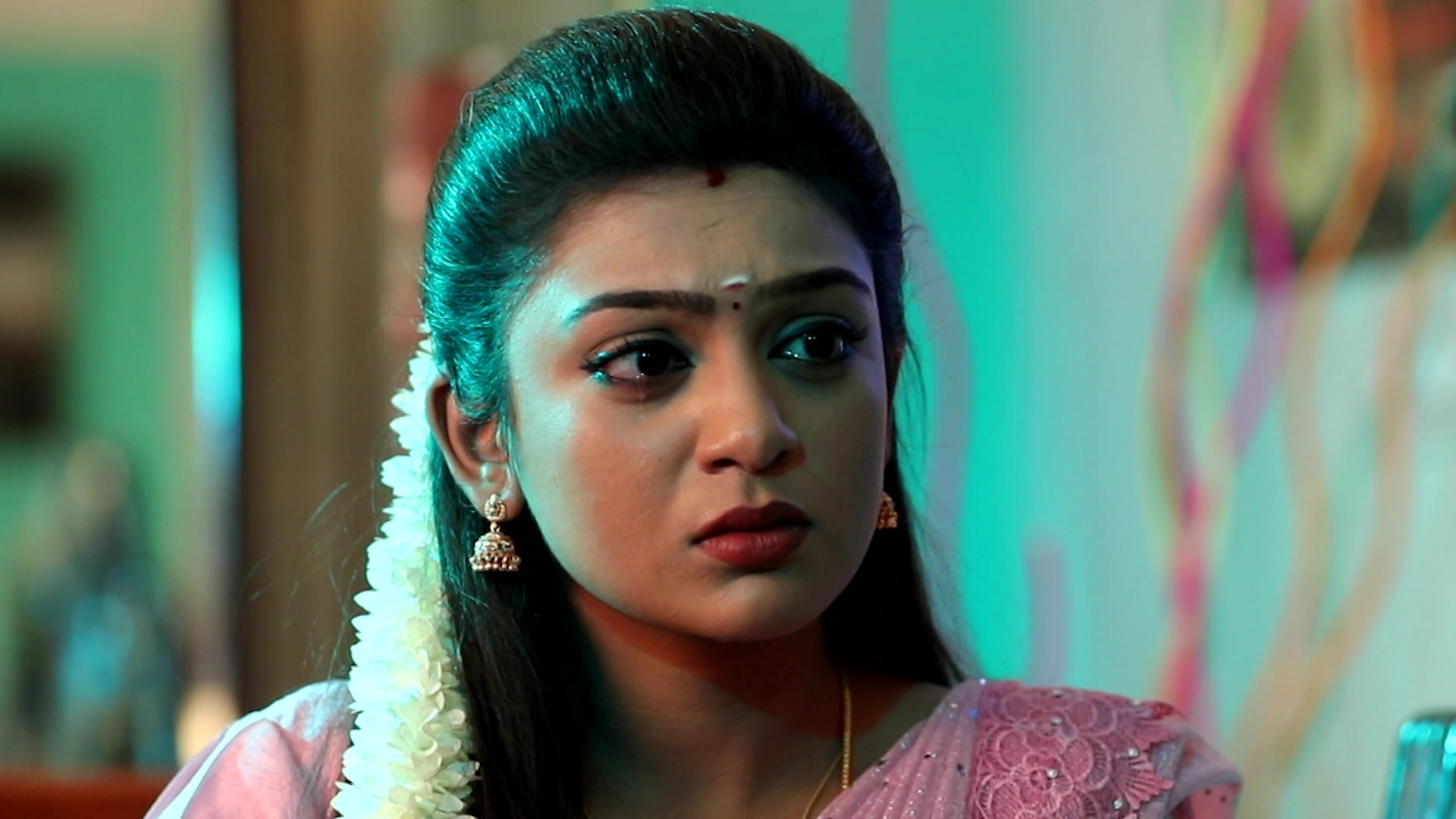 Watch Nee Naan Kaadhal Episode 217 on Disney+ Hotstar