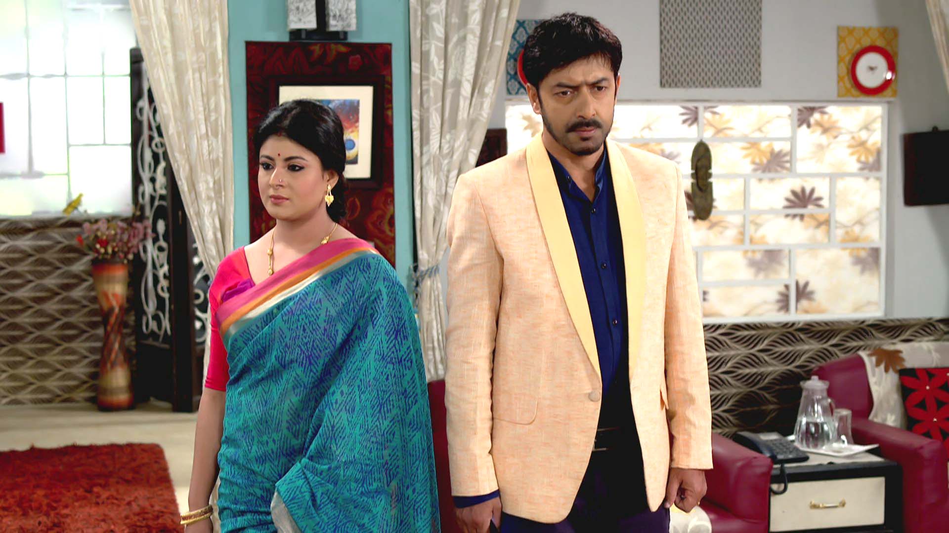 Watch Tultuli, Nilanjan at Loggerheads Online