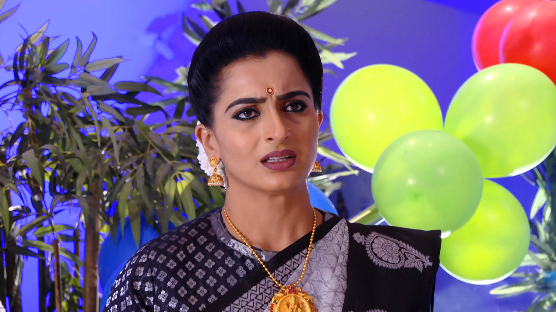 Stream Soundarya's Family in a Fix Season 1 Episode 916 - Soundarya's ...