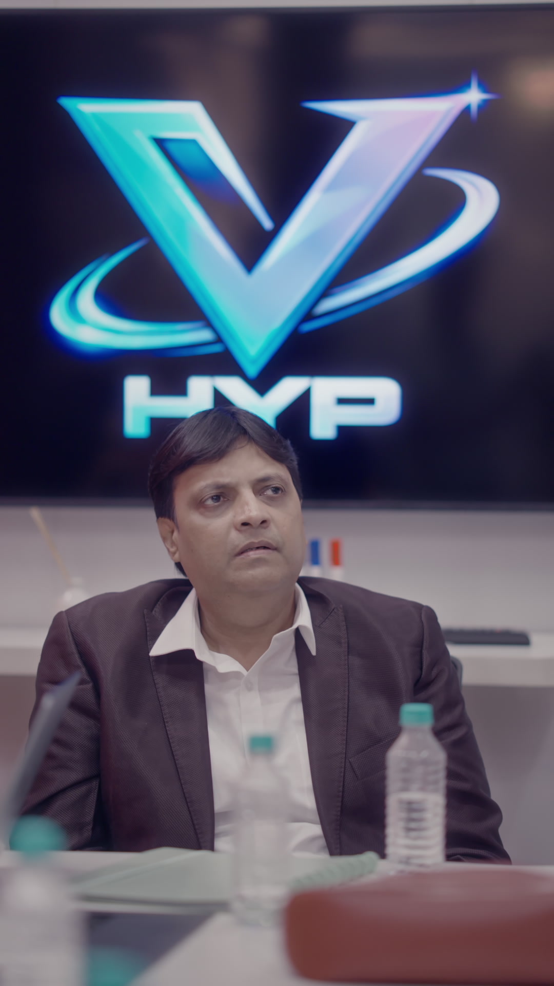 Watch CEO vs CEO: Oru Love War S1 Episode 1 on JioHotstar