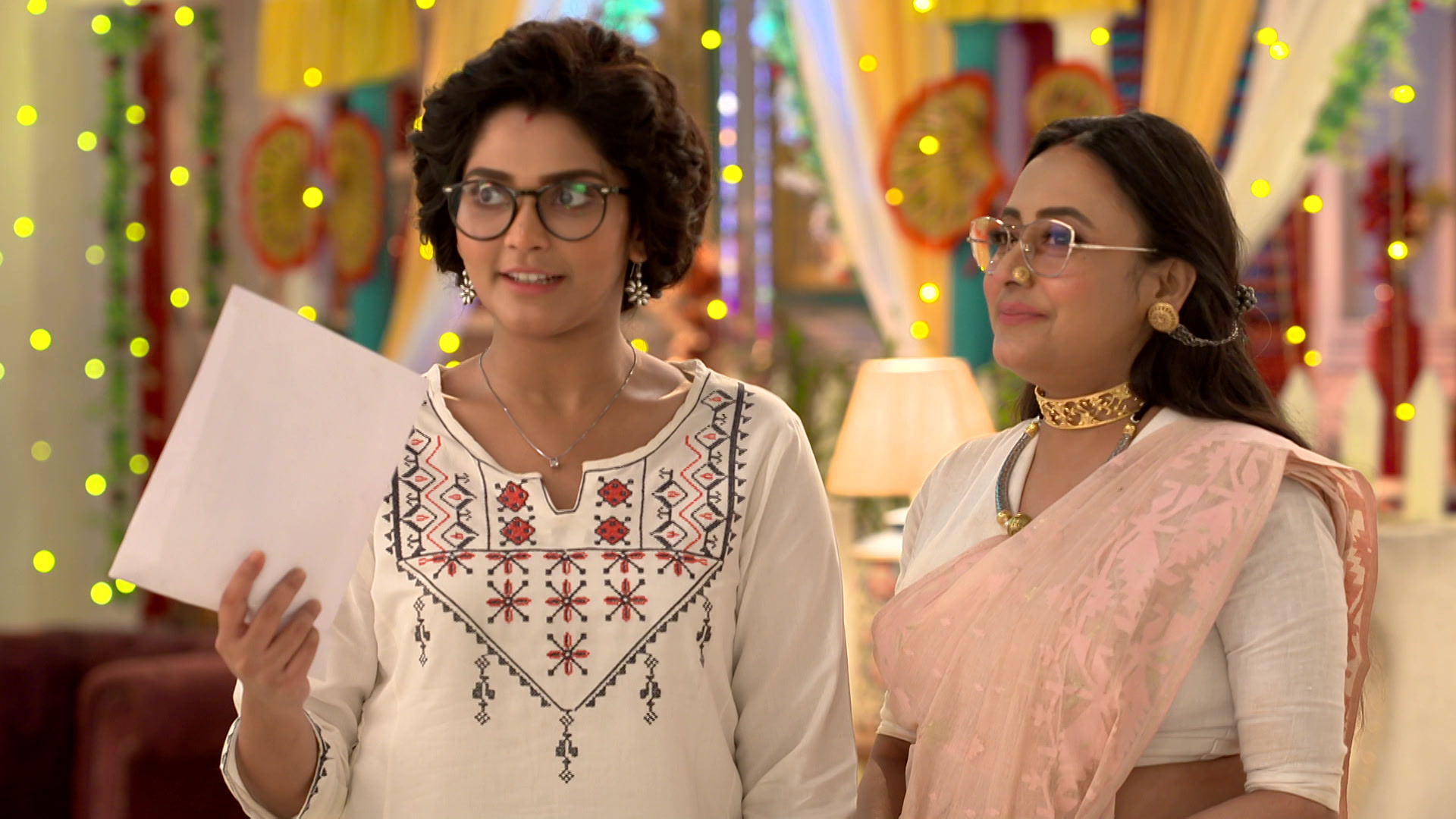 Watch Compass S1 Episode 211 on JioHotstar