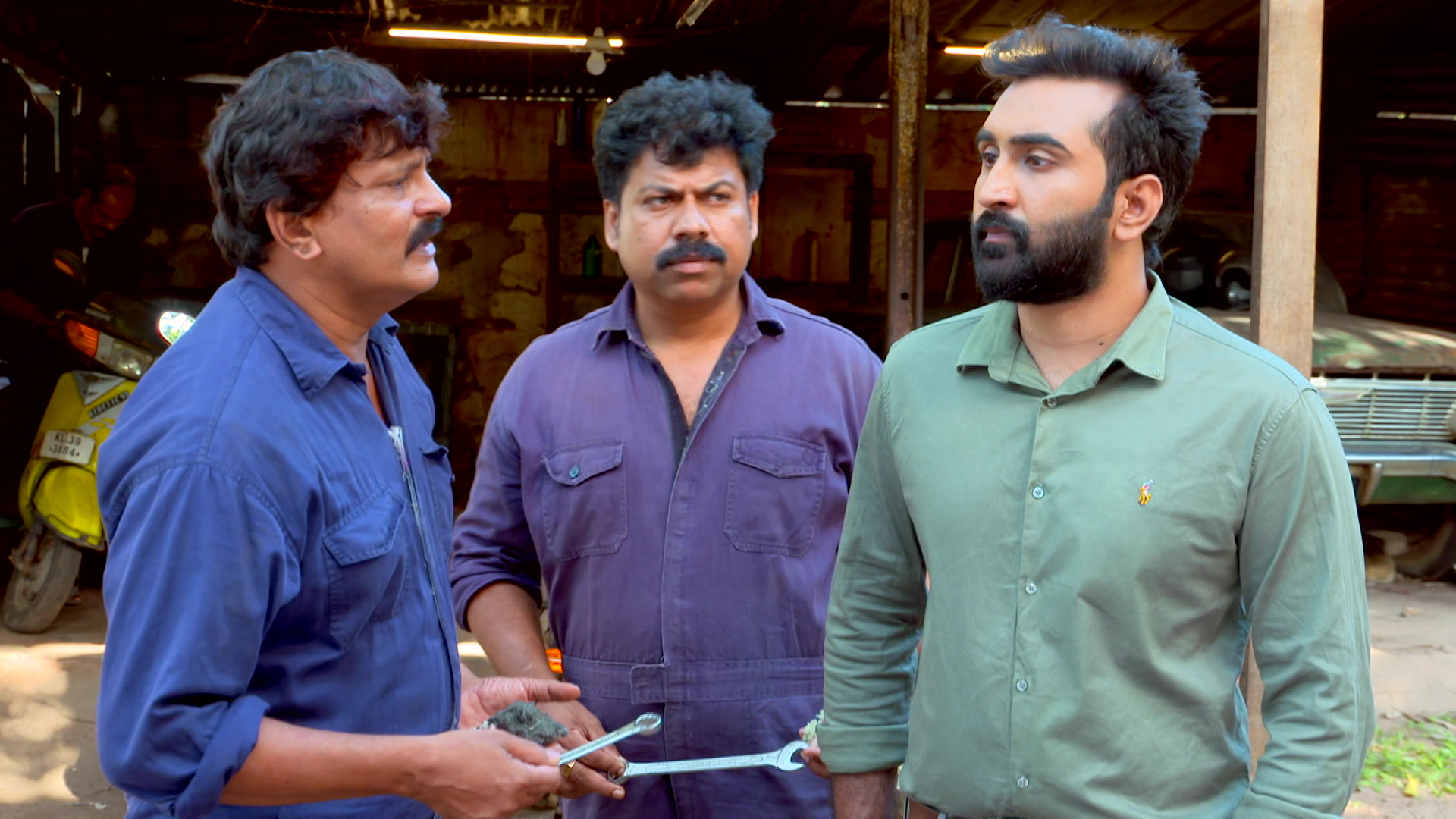 Watch Vishal Meets Vijay, Ravi Online