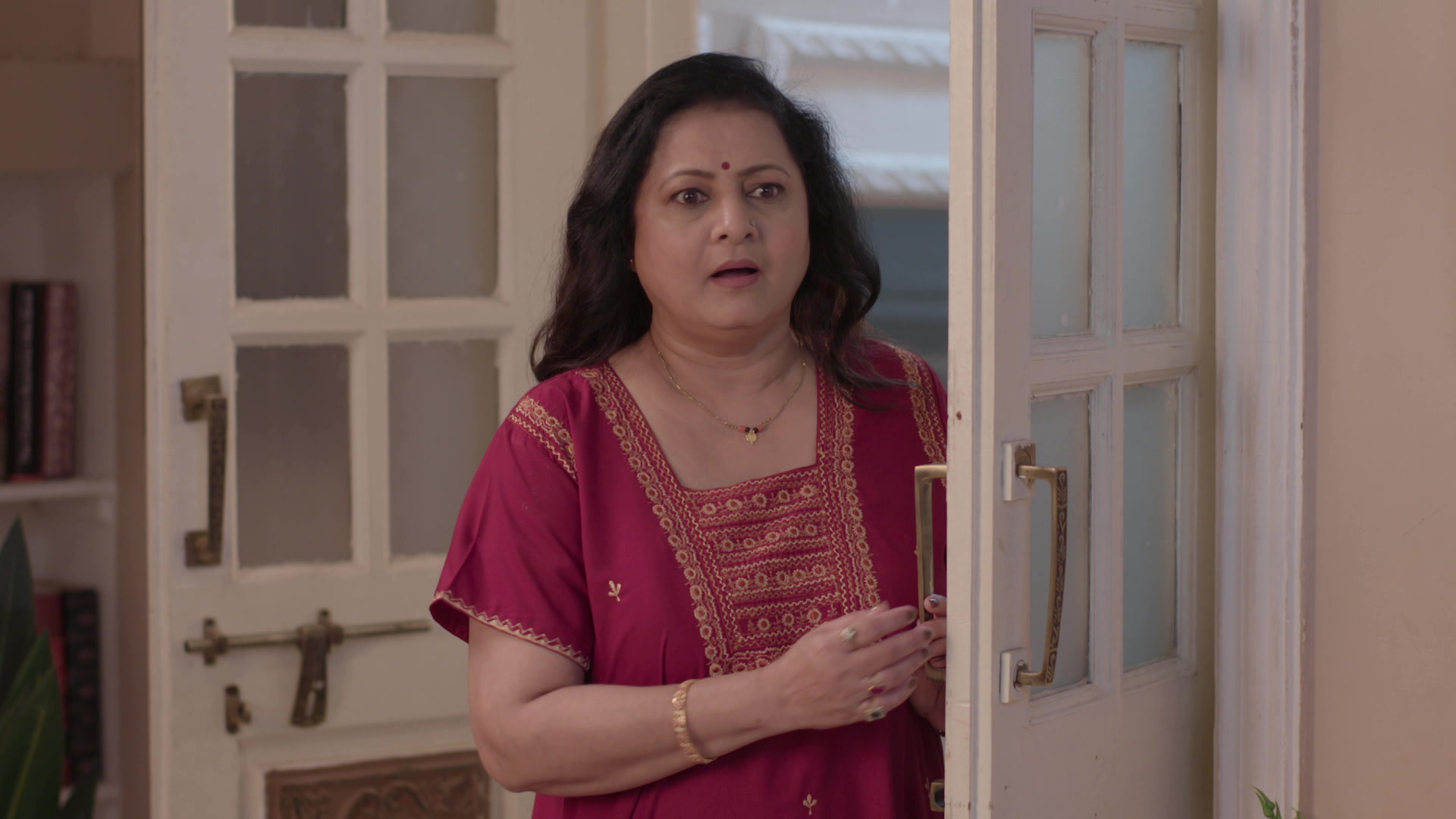 Kalpana Interrupts Sayali, Arjun