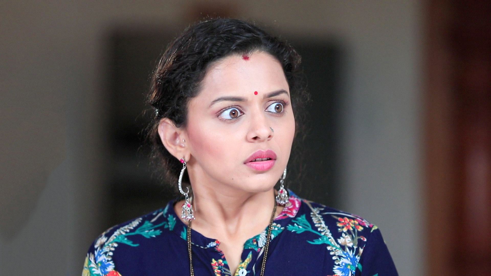 watch-kulavadhu-s1-episode-1207-on-jiohotstar