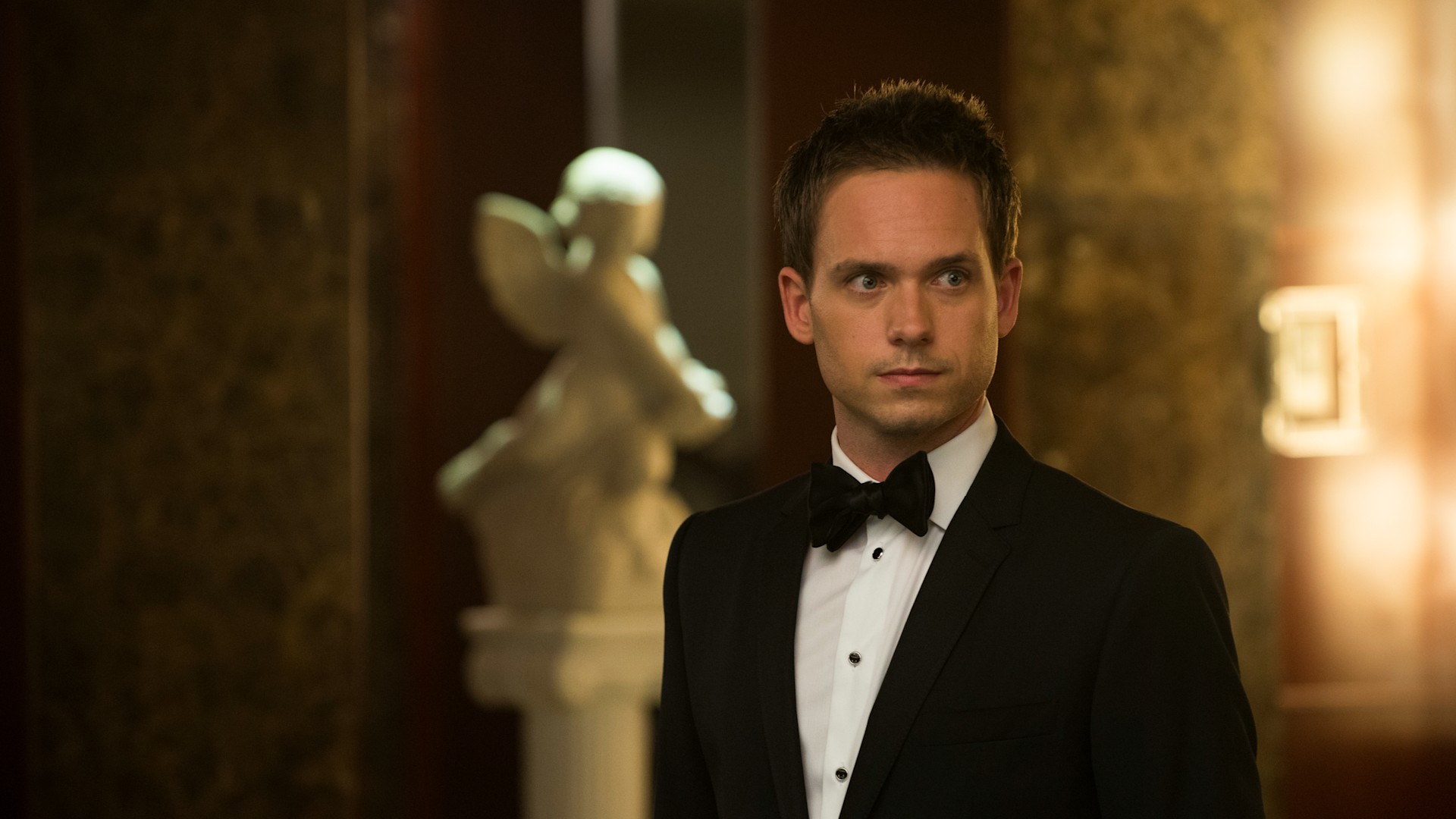 Watch Suits S2 Episode 7 on Disney+